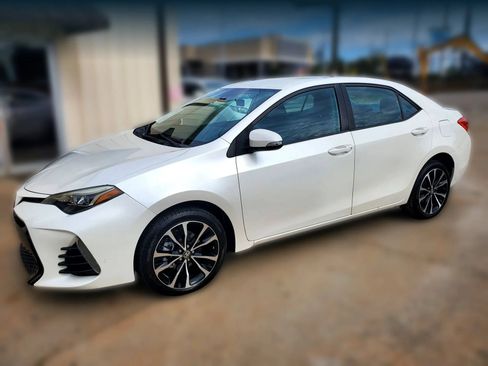 Used 2017 Toyota Corolla SE FWD image 3