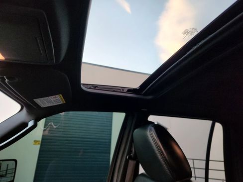 Used 2016 Lincoln Navigator L Select image 12