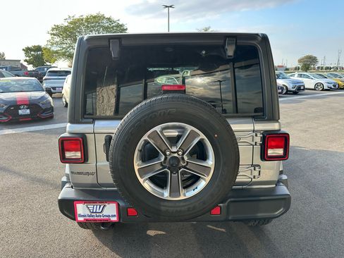 Used 2020 Jeep Wrangler Unlimited Sahara image 6