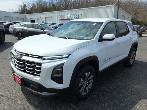 Used 2025 Chevrolet Equinox LT image 4
