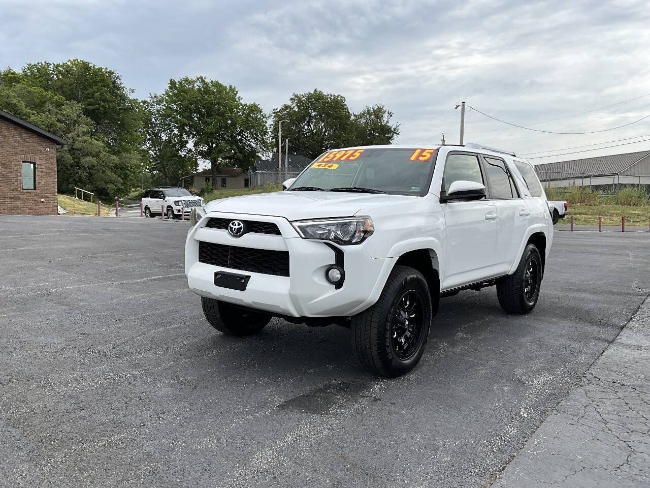 Used 2015 Toyota 4Runner SR5 w/ Four Season Floor Mat Package AWD/4WD image 2