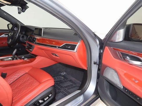 Used 2022 BMW ALPINA B7 xDrive w/ Luxury Rear Seating Package image 88