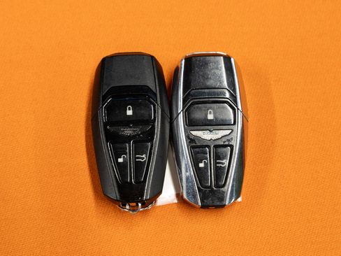 Used 2018 Aston Martin DB11 V12 RWD image 39