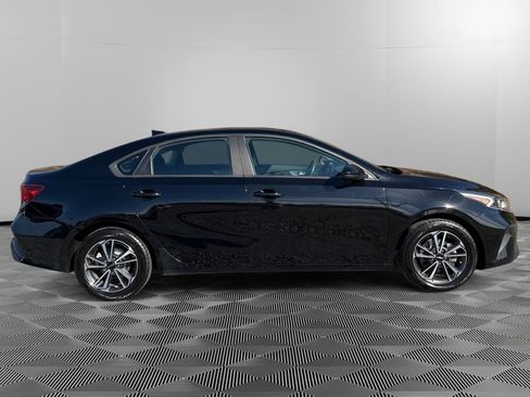 Used 2022 Kia Forte LXS image 8