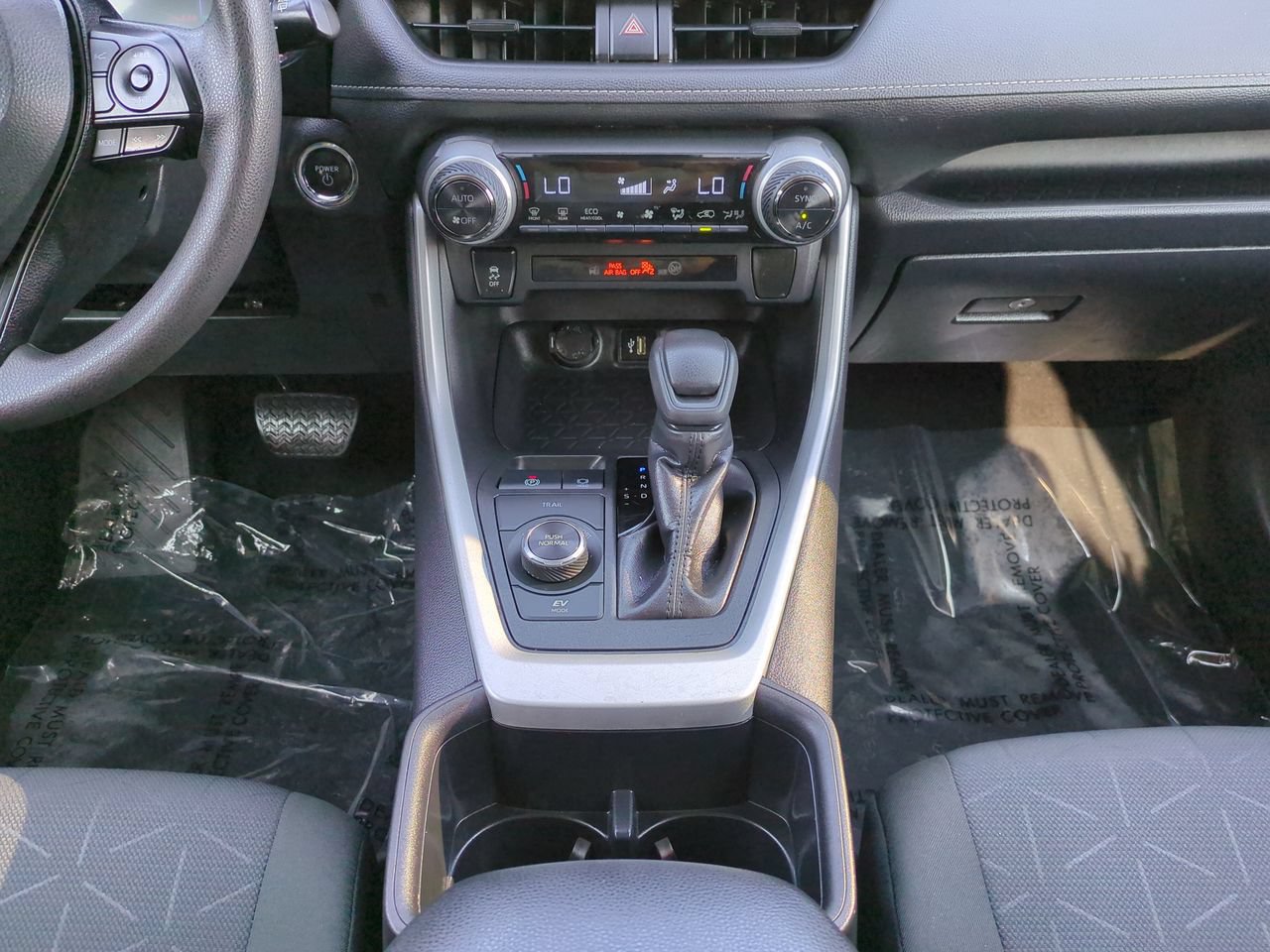Used 2025 Toyota RAV4 XLE AWD/4WD image 19