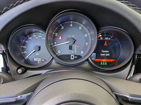 Used 2024 Porsche Macan AWD/4WD image 11