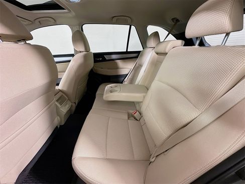 Used 2018 Subaru Outback 2.5i Premium image 4