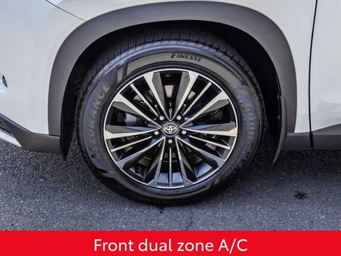 Used 2024 Toyota Grand Highlander AWD Hybrid image 14