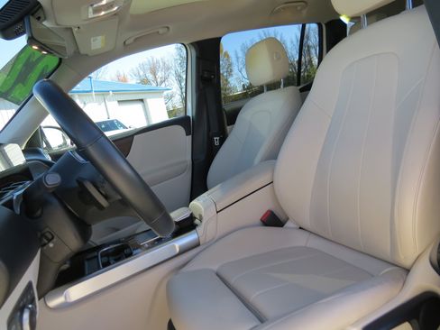 Used 2022 Mercedes-Benz GLB 250 4MATIC image 17