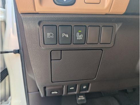Used 2016 Lexus ES 350 w/ Luxury Package w/Wood Trim FWD image 20