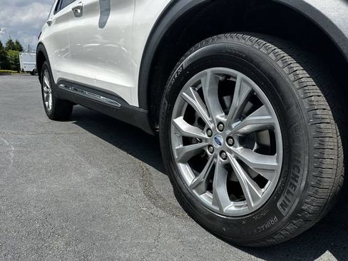 Used 2023 Ford Explorer XLT w/ Equipment Group 202A AWD/4WD image 11