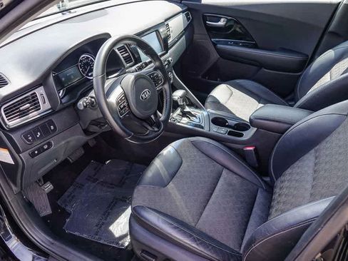 Certified 2017 Kia Niro FWD image 16