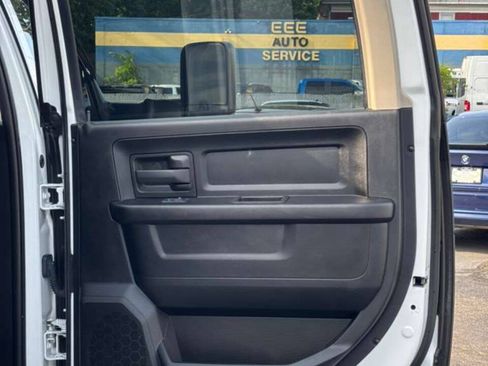 Used 2018 RAM 2500 Tradesman w/ Chrome Appearance Group AWD/4WD image 15