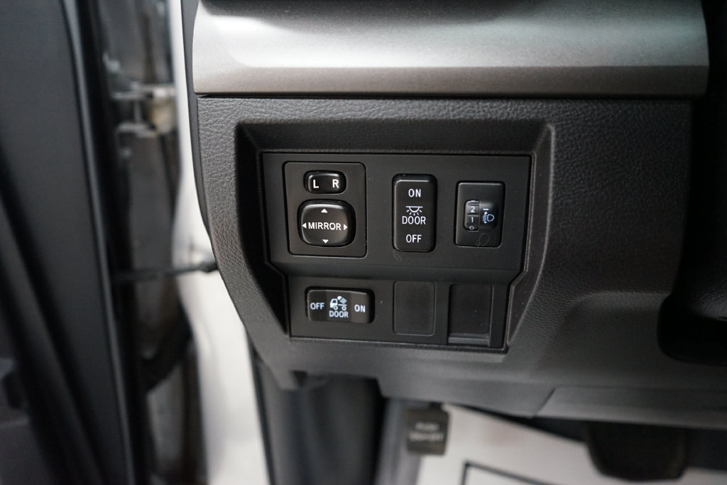 Used 2014 Toyota Tundra SR5 AWD/4WD image 25