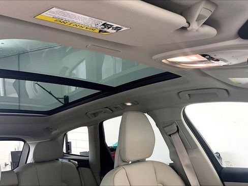 Used 2024 Volvo XC60 B5 Plus image 23