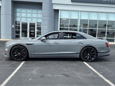 Used 2022 Bentley Flying Spur V8 AWD/4WD image 4