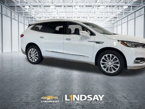 Used 2021 Buick Enclave Premium w/ Sun and Sites Package image 3