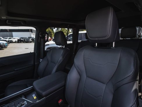 Used 2024 Lexus GX 550 w/ Accessory Package (Z1) AWD/4WD image 18
