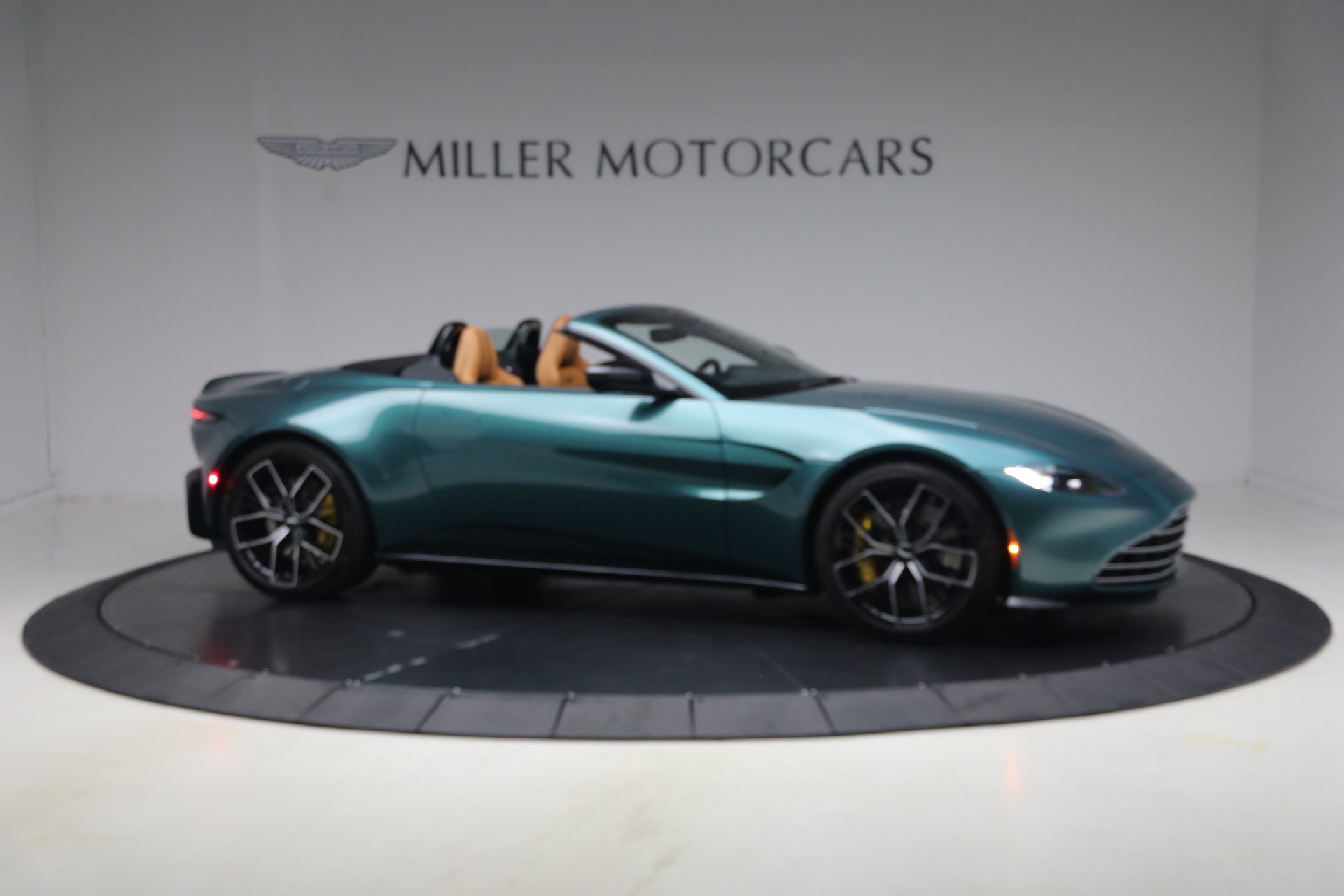 Used 2023 Aston Martin V8 Vantage Roadster RWD image 10