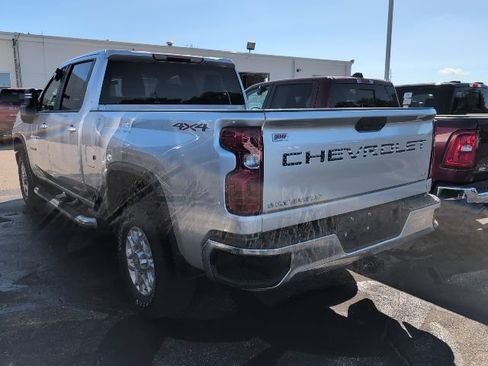 Used 2022 Chevrolet Silverado 3500 LT w/ Convenience Package AWD/4WD image 2