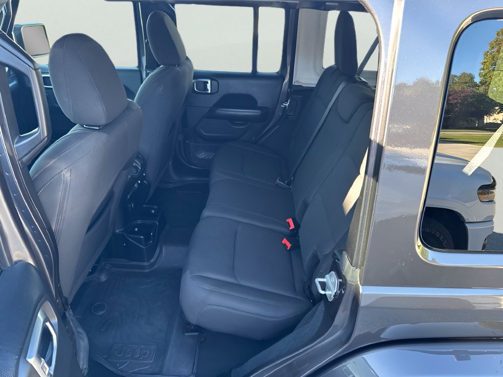 Used 2018 Jeep Wrangler Unlimited Sahara w/ Cold Weather Group AWD/4WD image 20