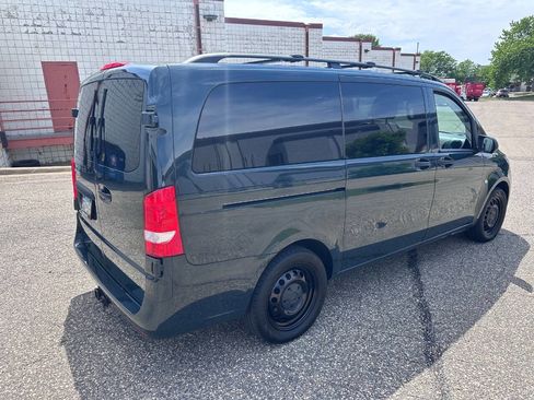 Used 2021 Mercedes-Benz Metris Passenger image 3