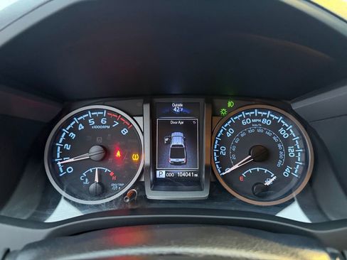 Used 2023 Toyota Tacoma TRD Off-Road w/ Technology Package AWD/4WD image 15