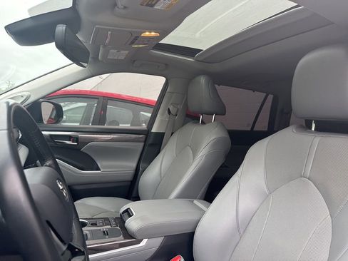 Used 2021 Toyota Highlander Limited AWD/4WD image 7