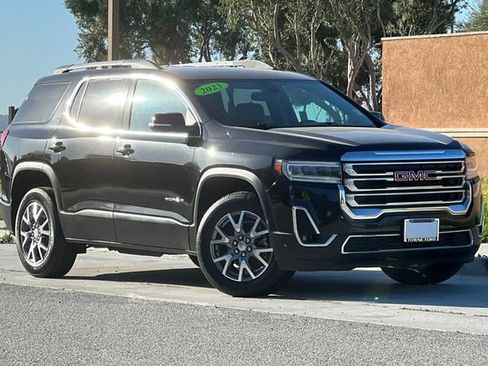 Used 2023 GMC Acadia SLT image 2
