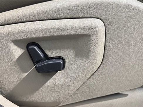 Used 2007 Jeep Commander Sport image 13