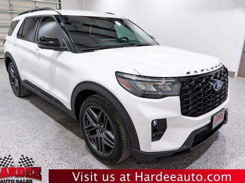 Used 2025 Ford Explorer ST AWD/4WD image 6