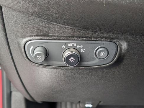 Used 2021 Chevrolet Equinox Premier AWD/4WD image 23