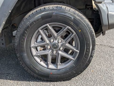 Used 2024 Jeep Wrangler Unlimited Sport AWD/4WD image 12