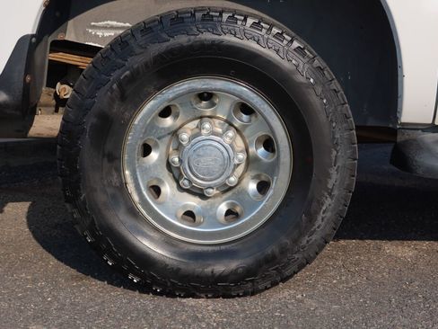 Used 2004 Ford Excursion XLT image 8