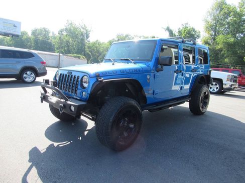 Used 2016 Jeep Wrangler Unlimited Sahara w/ Connectivity Group AWD/4WD image 8
