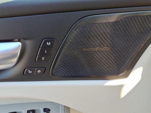 Certified 2023 Volvo XC60 B5 Plus image 16