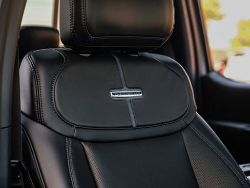 Used 2026 Ford F450 Platinum w/ FX4 Off-Road Package image 60