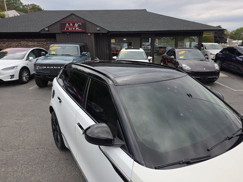 Used 2018 Land Rover Range Rover Velar S image 23