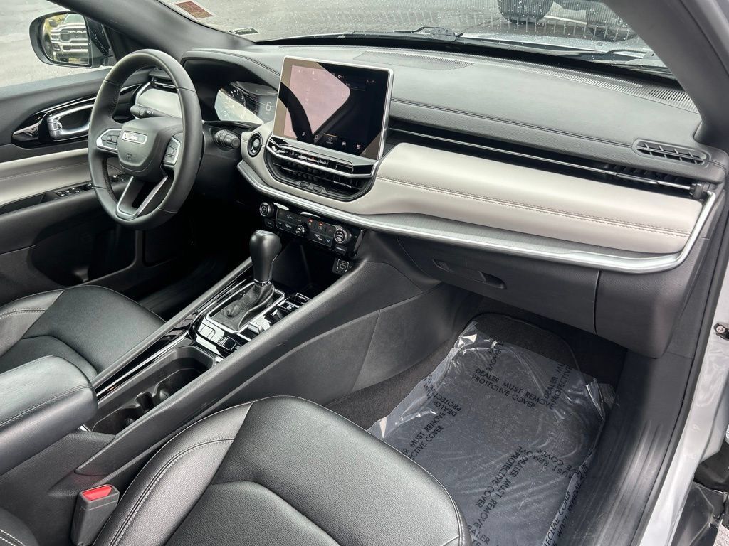 Used 2025 Jeep Compass Limited AWD/4WD image 42