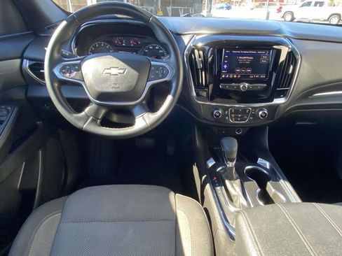 Used 2023 Chevrolet Traverse LT image 9