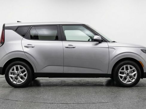 Used 2025 Kia Soul LX w/ LX Technology Package image 11