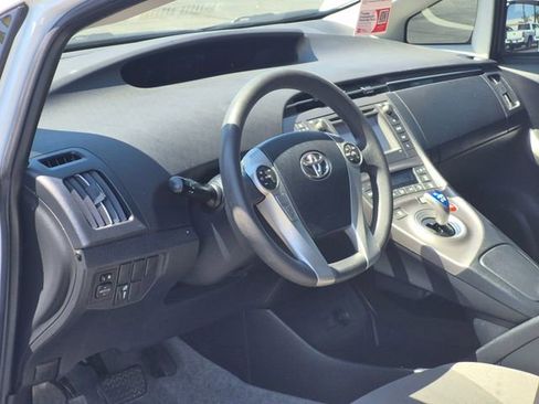 Used 2014 Toyota Prius Two w/ Preferred Accessory Package FWD image 10