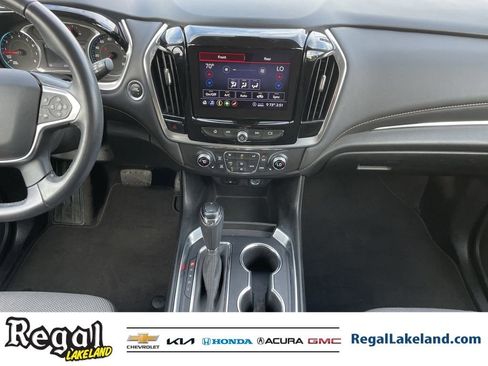 Used 2020 Chevrolet Traverse LT image 14