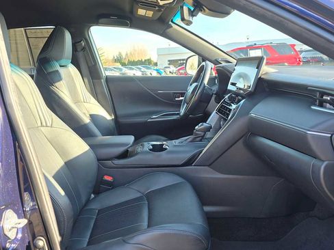 Used 2021 Toyota Venza XLE w/ Softex Package image 11