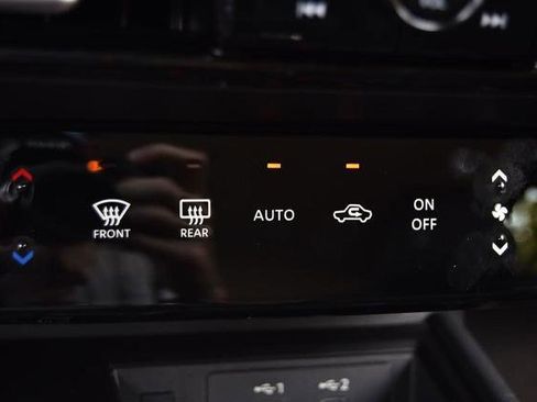 New 2025 Nissan Kicks SR image 19