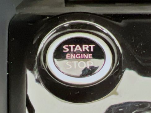 New 2025 Nissan Versa SR w/ Trunk Package FWD image 12