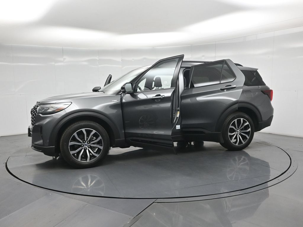 Certified 2026 Ford Explorer ST-Line AWD/4WD image 35