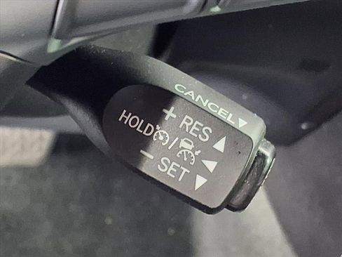 Used 2018 Toyota Avalon XLE image 21