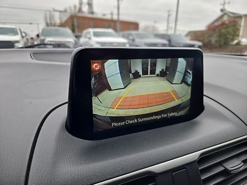 Used 2018 MAZDA MAZDA3 Touring image 29