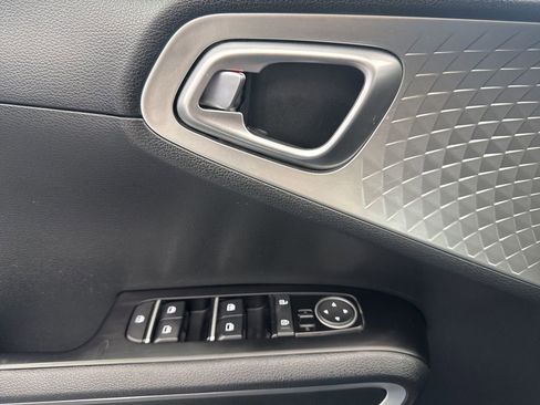 Used 2024 Kia Soul LX w/ Option Group 015 FWD image 28